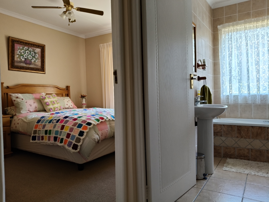 3 Bedroom Property for Sale in Wavecrest Eastern Cape